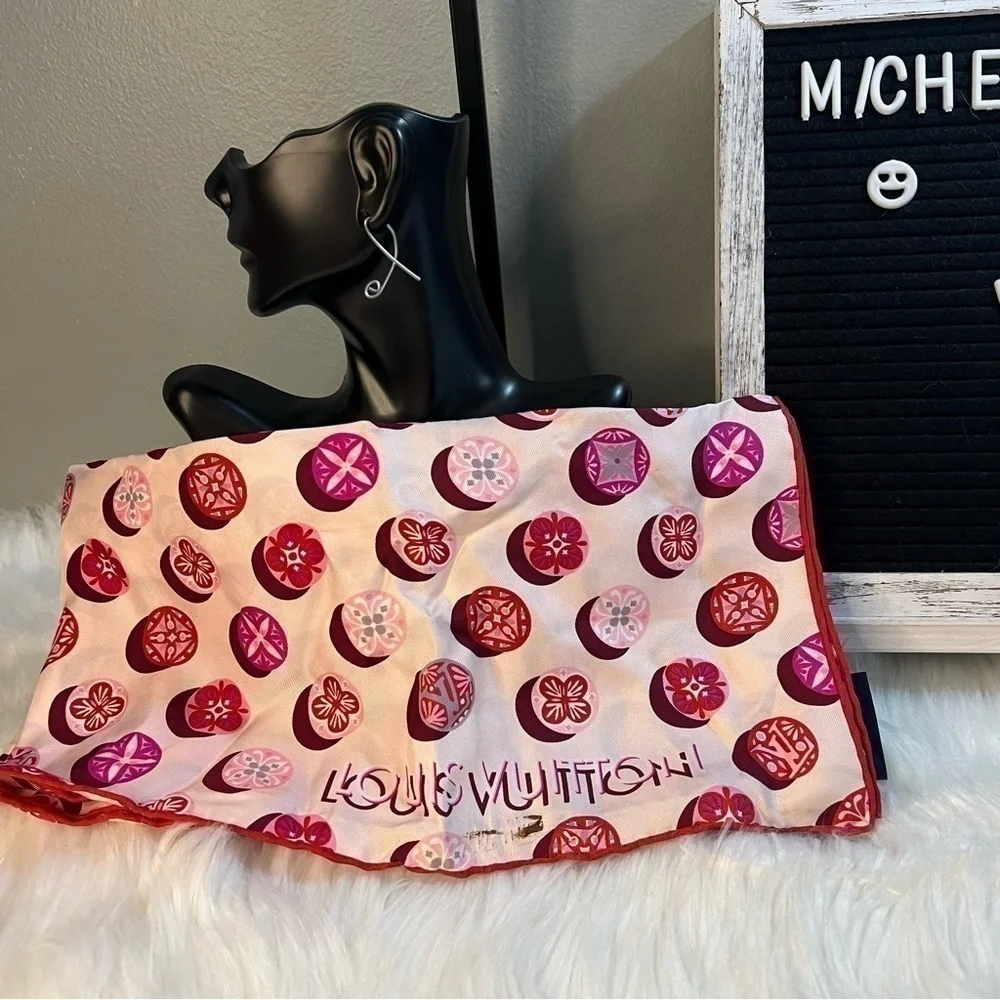 Louis vuitton kimodo dots scarf